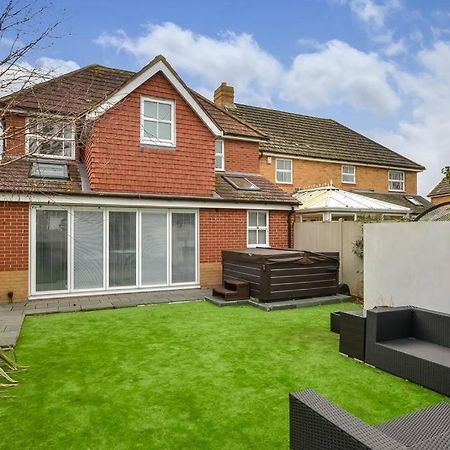 Home In Southsea With Hot Tub, Close To The Sea ポーツマス エクステリア 写真