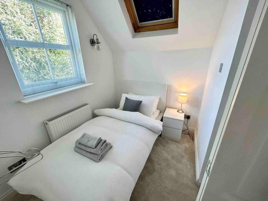 Home In Southsea With Hot Tub, Close To The Sea ポーツマス エクステリア 写真